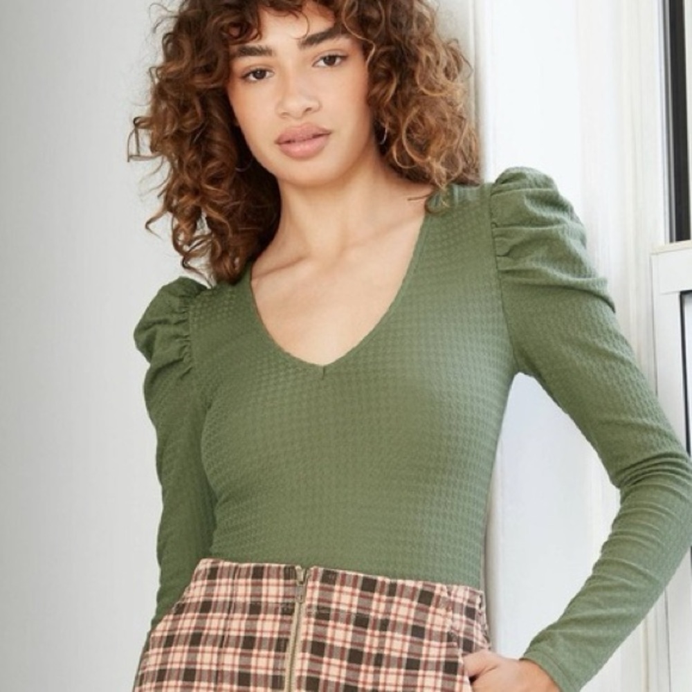 Wild fable green puff sleeve bodysuit top size medium